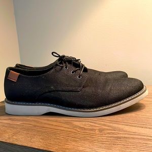 Like new mens size 9.5 med black cloth-like fabric casual shoes